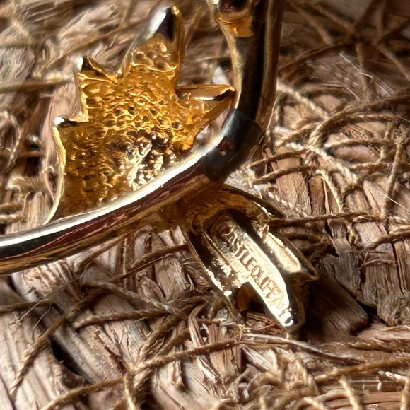 VINTAGE DAISY CASTLECLIFF FAUX PEARL WITH RED STONE & GOLD TONE BROOCH - Picture 8 of 15